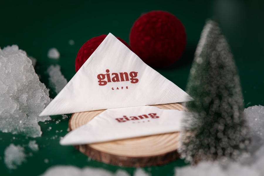 In logo miễn phí trên khăn giấy cho thương hiệu cafe Giang Coffee
